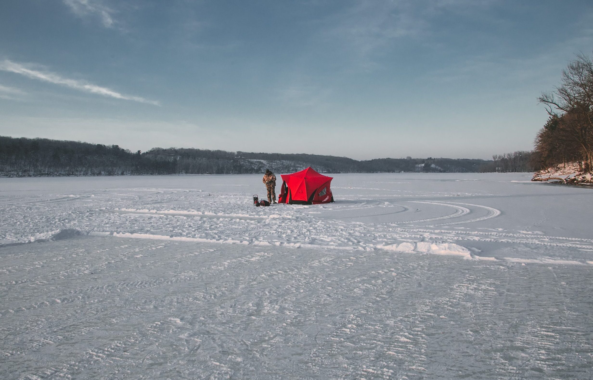 Essential Gear for Ice Fishing: Staying Warm and Safe on Frozen Waters